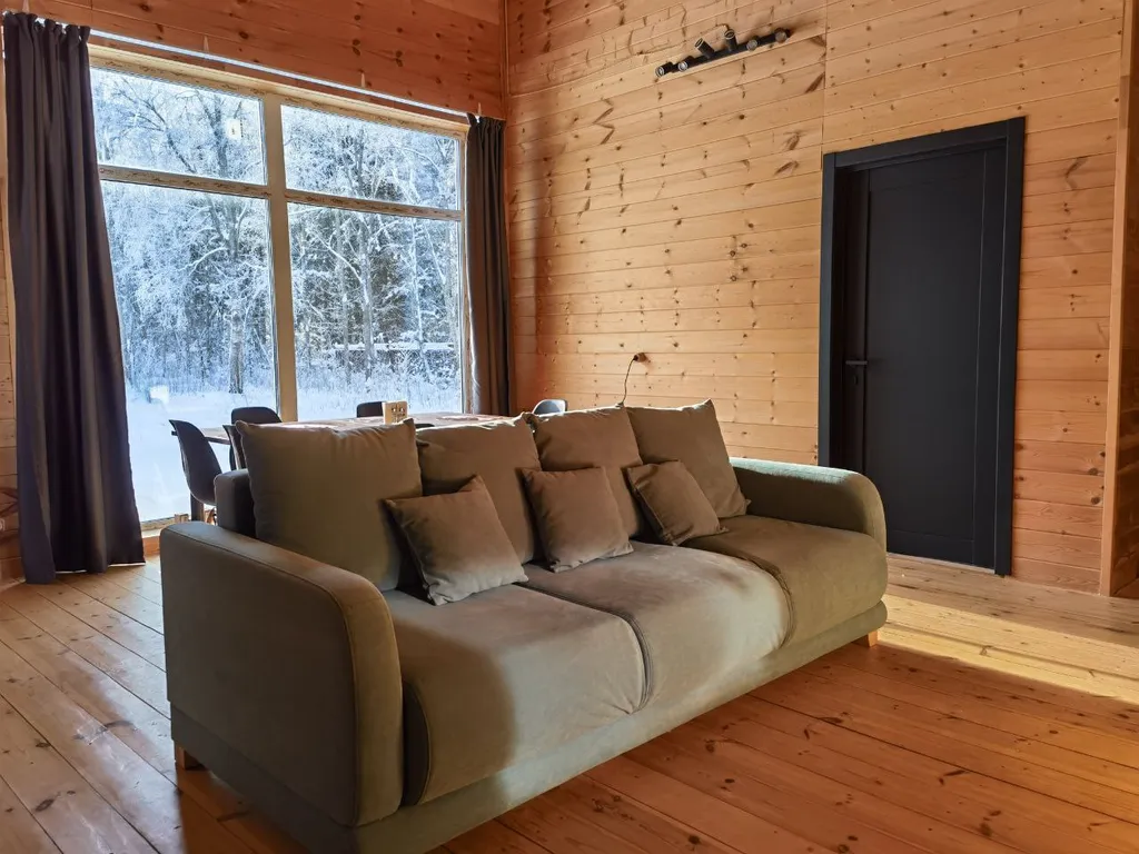 Уединённый загородный дом с баней на большом участке