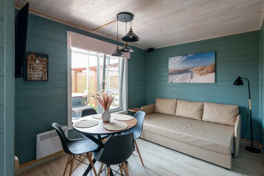 Дом на берегу реки с банным чаном