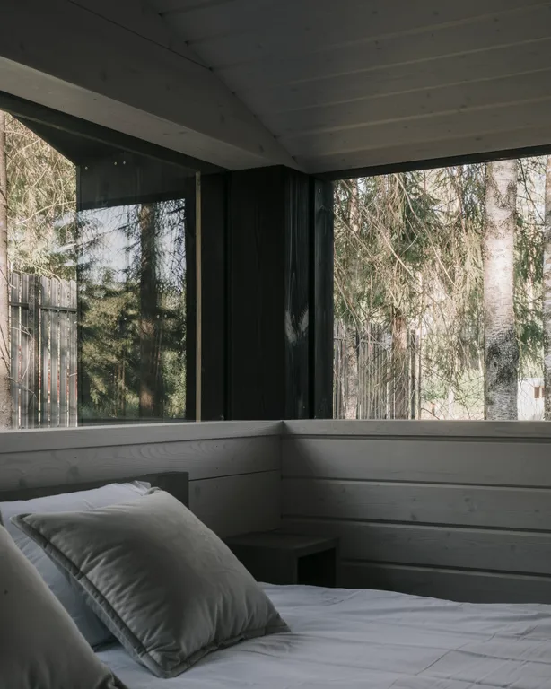 Загородный дом с террасой, баней и видом на лес