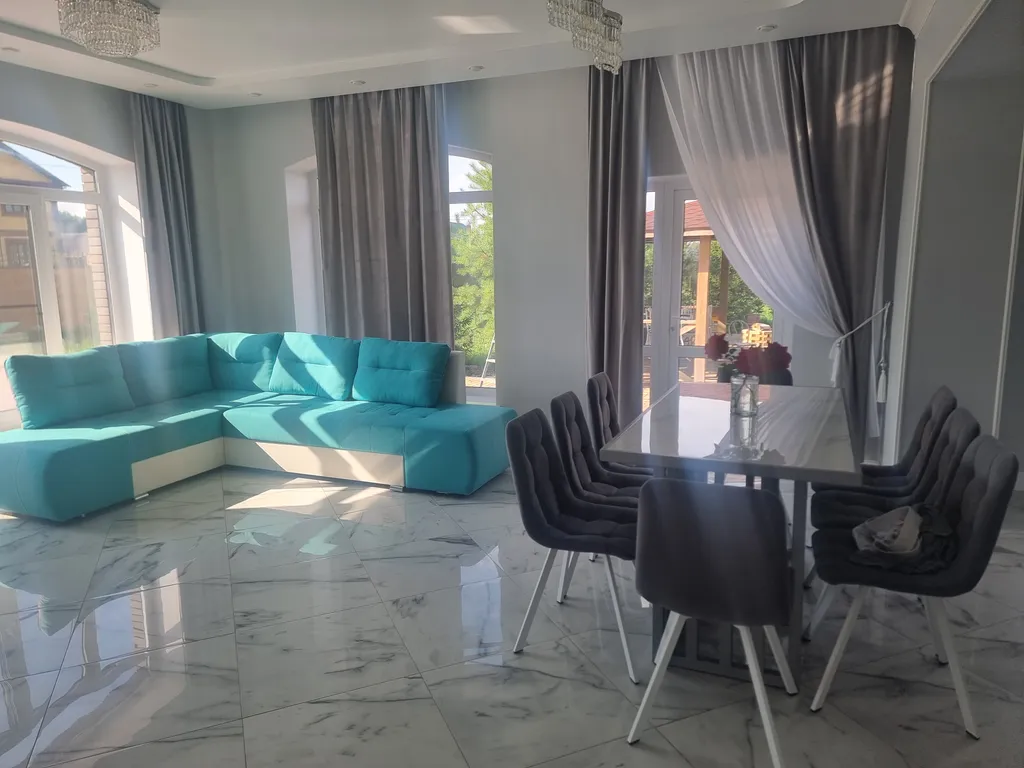 Коттедж с бассейном