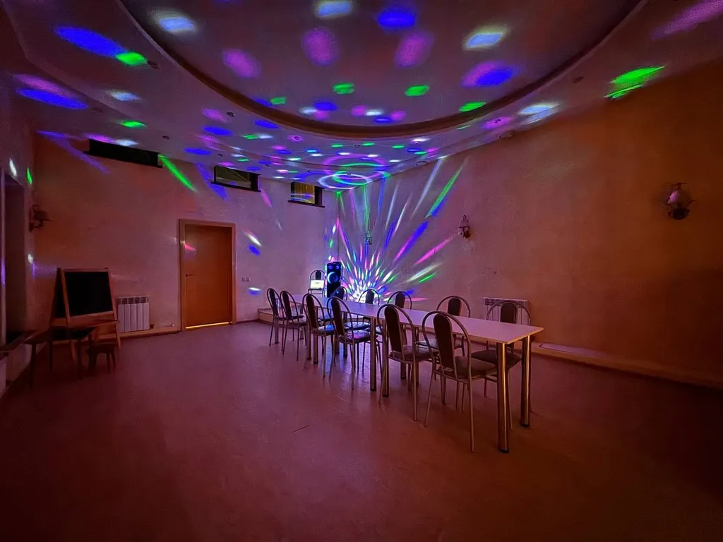 Дом с сауной и бассейном в черте города