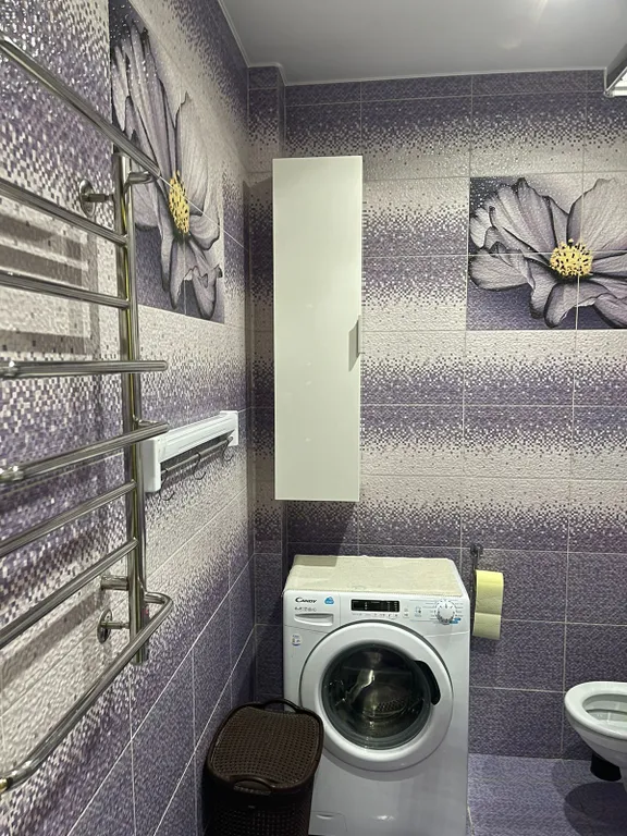 Студия с изумительным видом из окна на реку и горы