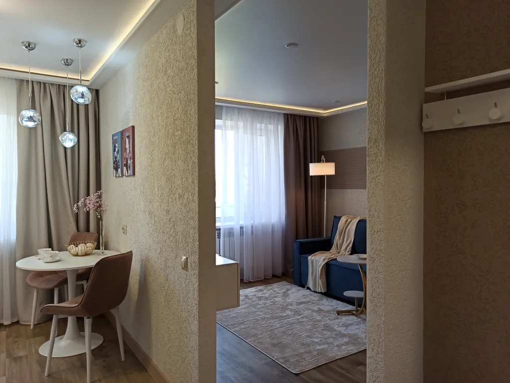 У аэропорта