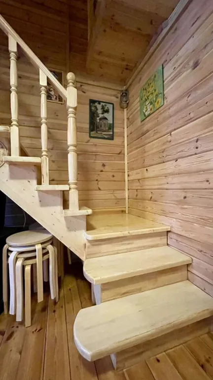 Домик на берегу Оки на территории сельской усадьбы Варежка