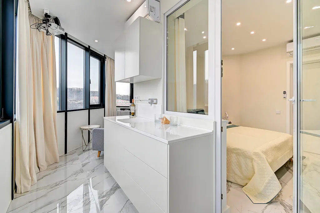 Квартира Квартира Двухкомнатная с 2 санузлами, проектором на балконе, бассейном на территории — Адлер