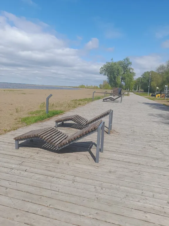 Дом с баней и панорамными окнами на первой линии