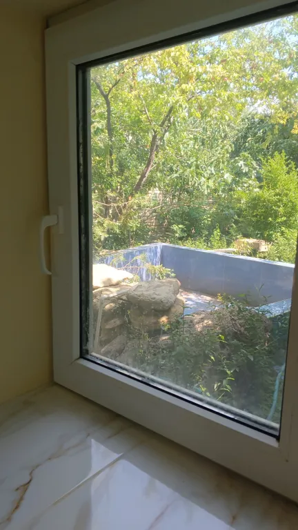 Квартира в доме с райским садом под смотровой площадкой и близ моря