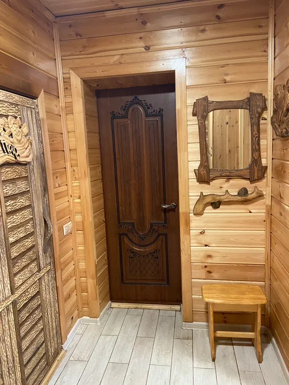 Дом с баней на дровах.