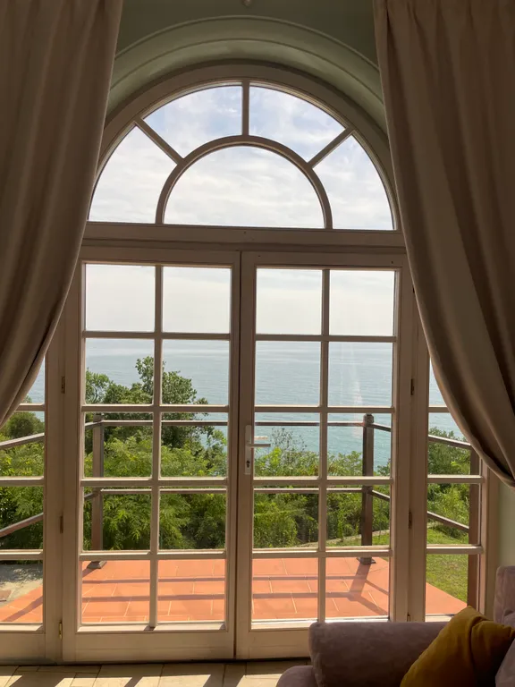 Вилла Диана апартаменты на первой линии моря