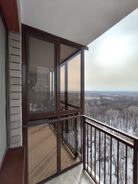 Видовая, с террасой, однокомнатная квартира возле РКБ