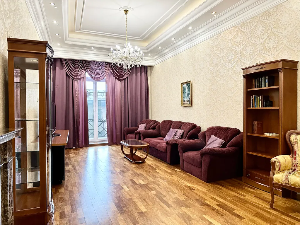 Стильная квартира с балконом и двумя санузлами