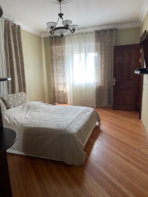 Часть дома с отдельным входом в 3 минутах от моря для большой компании