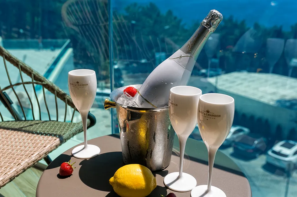 Студия с террасой и видом на море в скай плаза 3