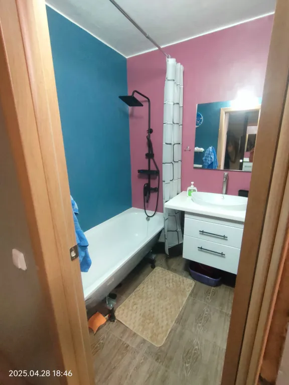 Уютная двухкомнатная квартира с видом на город и реку с 25 этажа