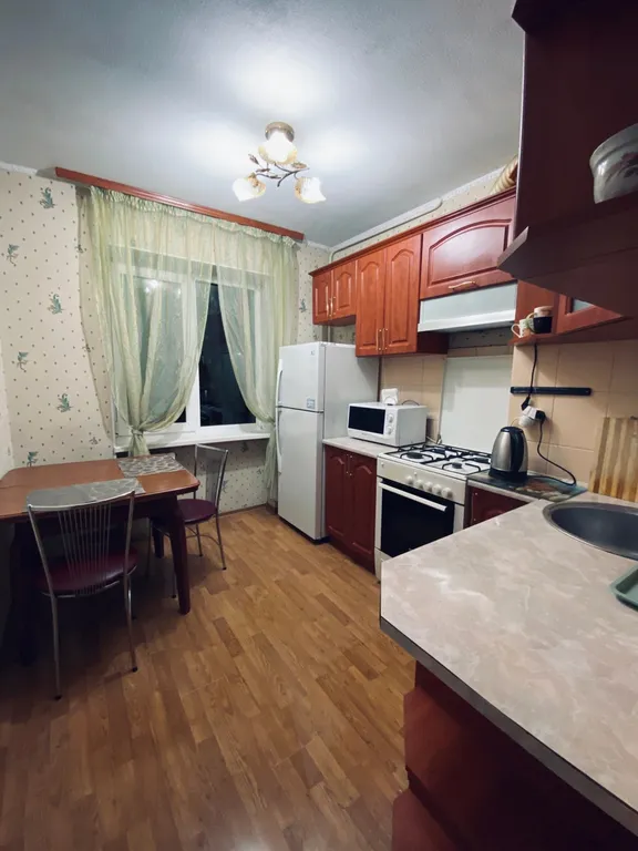 2-кв пр. Маяковского 22 (центр, набережная)