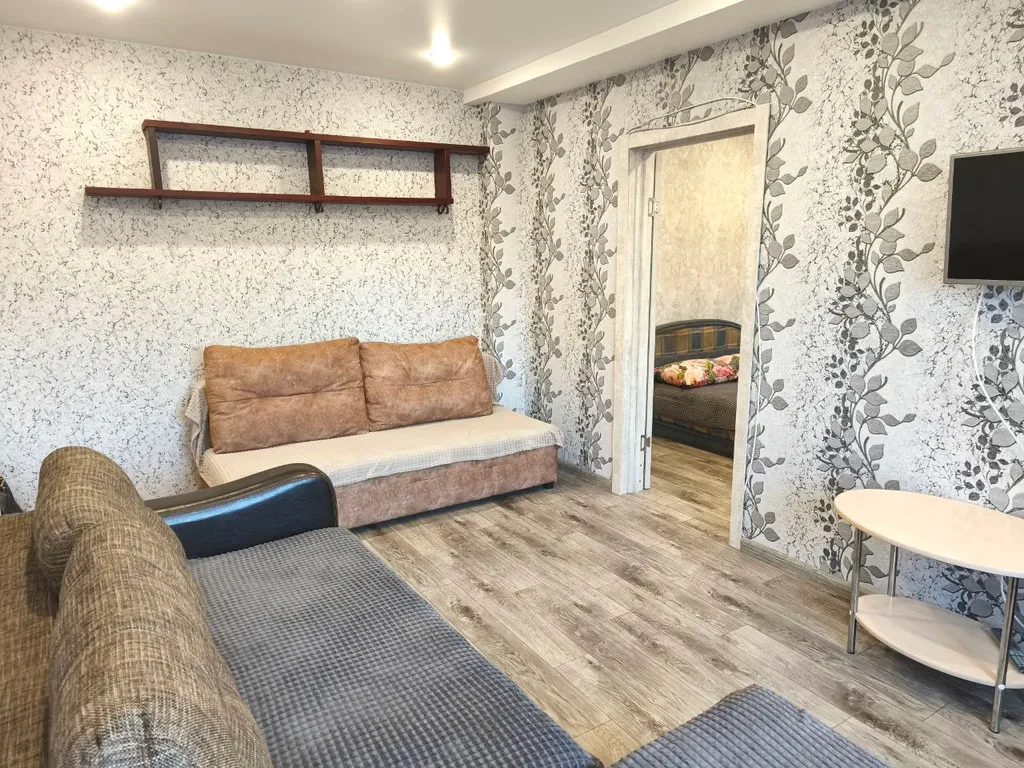 Трехкомнатная квартира вблизи Сквера Энтузиастов