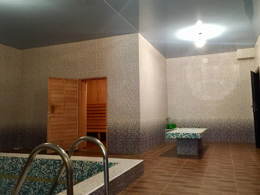 Большой дом у реки в горах с баней и чаном