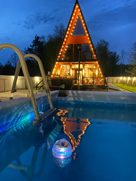 Большой дом a-frame в-небо с бассейном