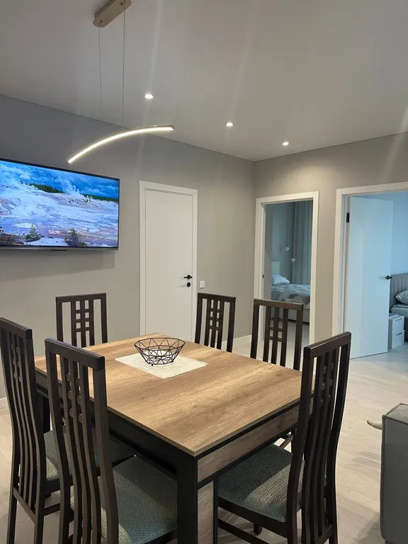 Новая евротрешка с хорошим ремонтом в новой микрорайоне