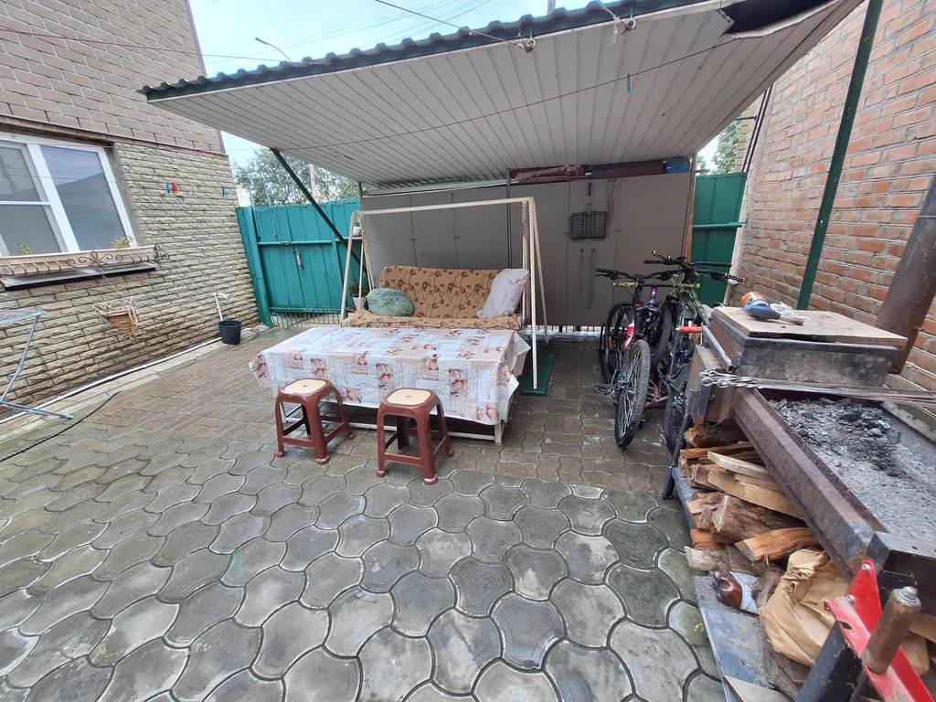 Частный сектор рядом с морем