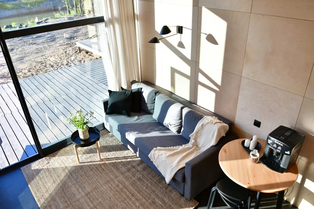 Уютный дом с панорамными окнами