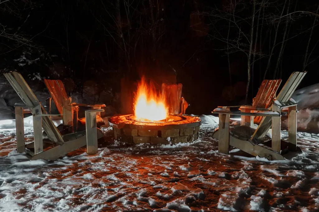 Коттедж с камином и большой террасой