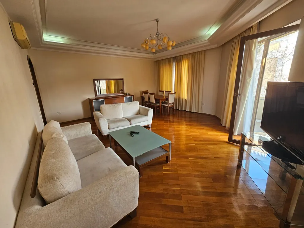 Квартира около кинотеатра Низами