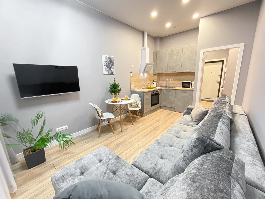 Студия с видом на город