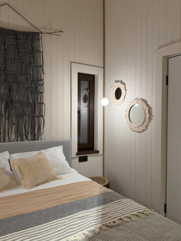 Дом в Абхазии у Черного моря (Му с цветами)