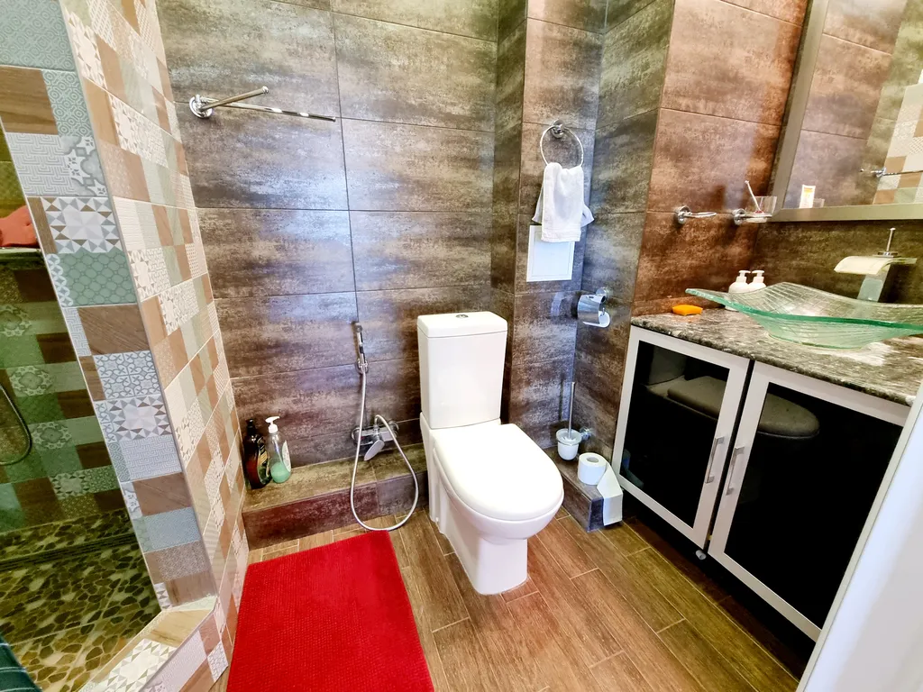 Квартира с большой террасой, видом на море, велосипедами и сапбордами