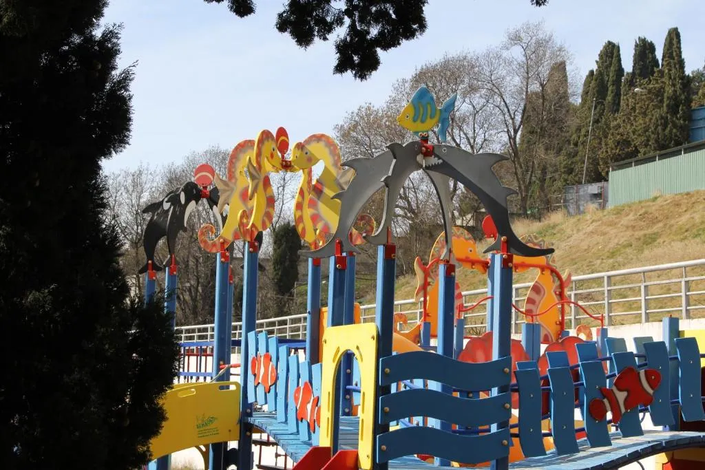 Огромная квартира с бассейном и видом на море