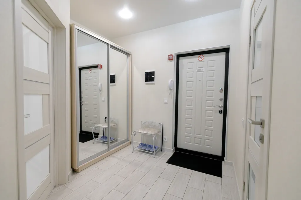 Изумрудная квартира через дорогу от ИМР Цыба