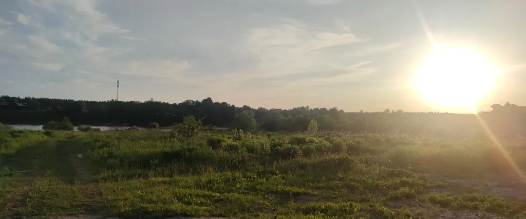 Уютный дом на берегу реки Великой