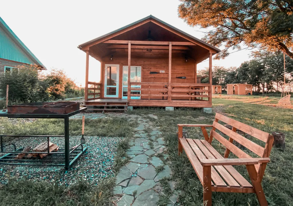 Деревянный коттедж с видом на озеро