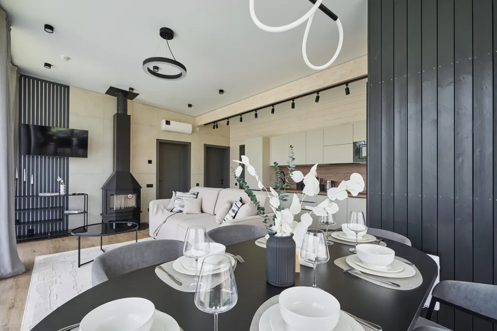 Просторный дом с сауной и камином в окружении леса и реки