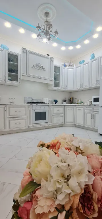 Шикарная 4-комнатная квартира у моря (Royal Apartment on Krymskaya 22)