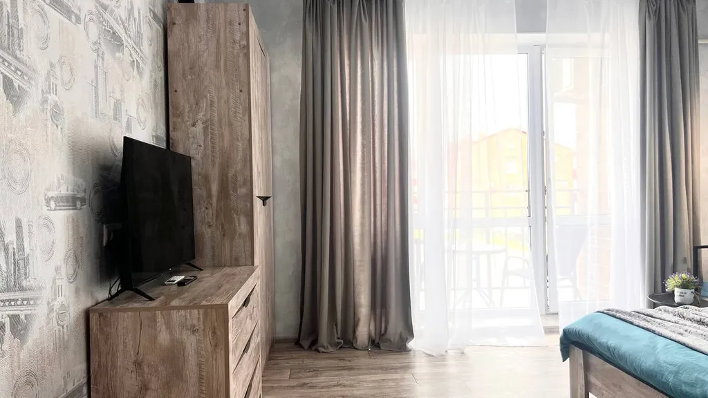 Новый апартамент с зоной отдыха на балконе