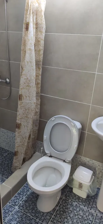 Дом в живописном горном ущелье