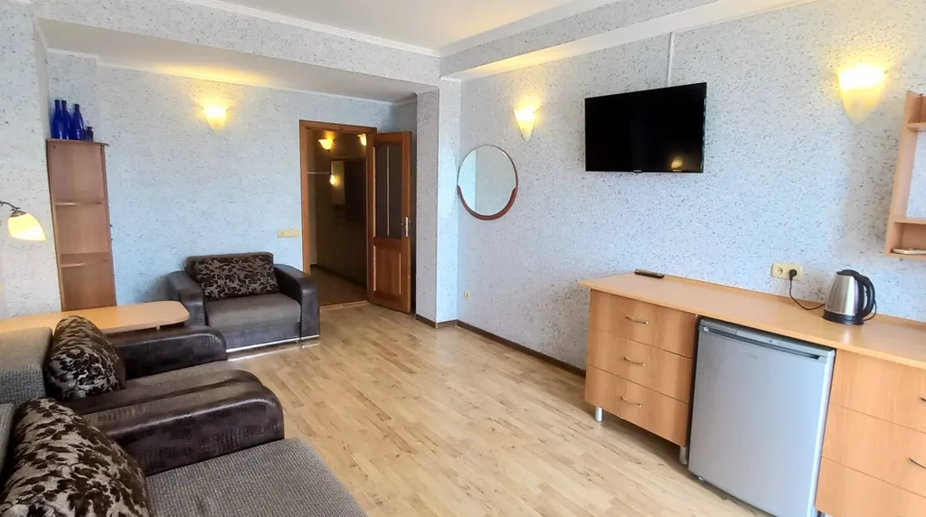 Просторный 2х комнатный номер с видом на море, 1я линия