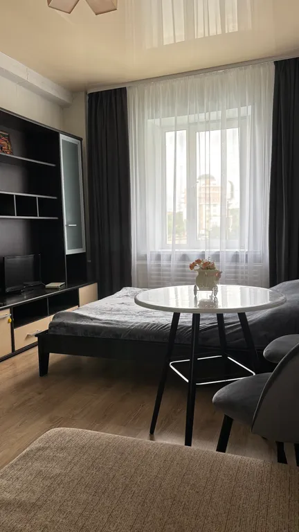 Однокомнатная квартира в центре с видом на Три Штыка