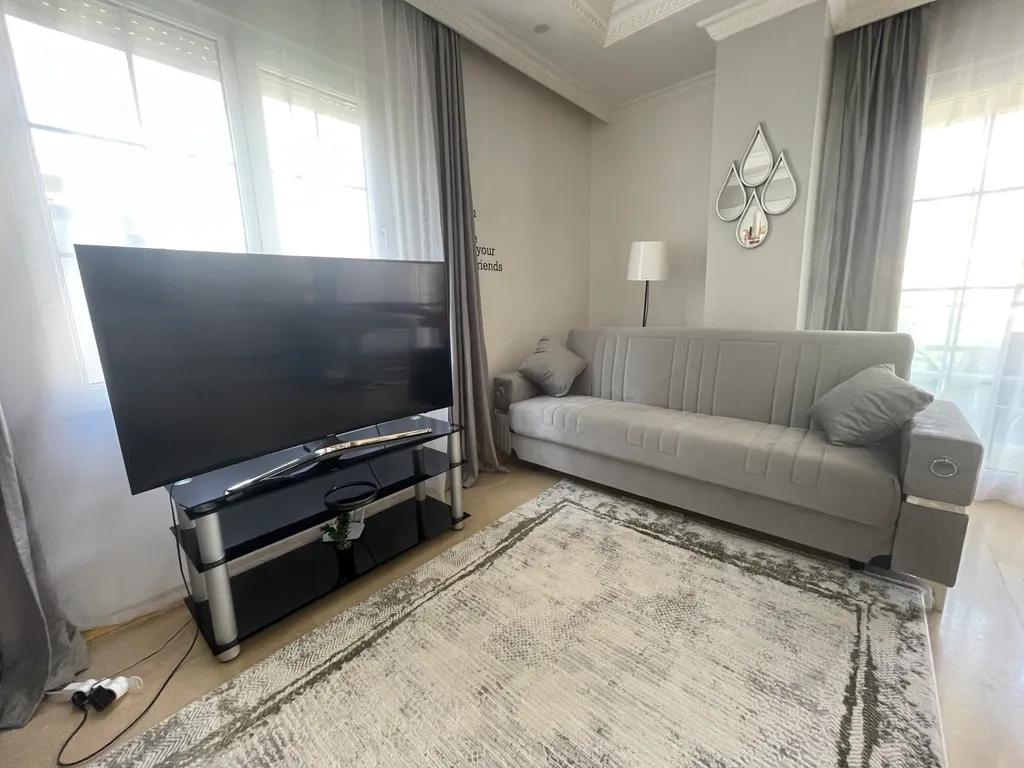 Семейная квартира с бассейном рядом с морем