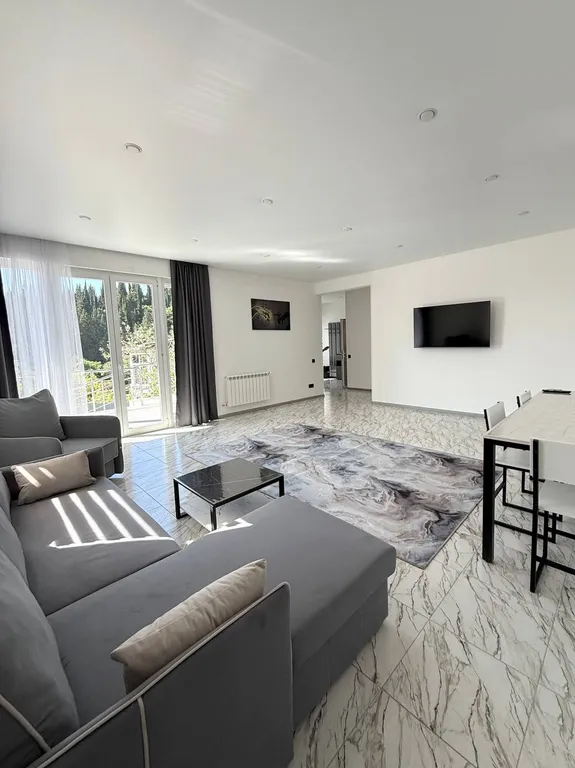 Коттедж с бассейном, спортзалом, барбекю в центре Сочи