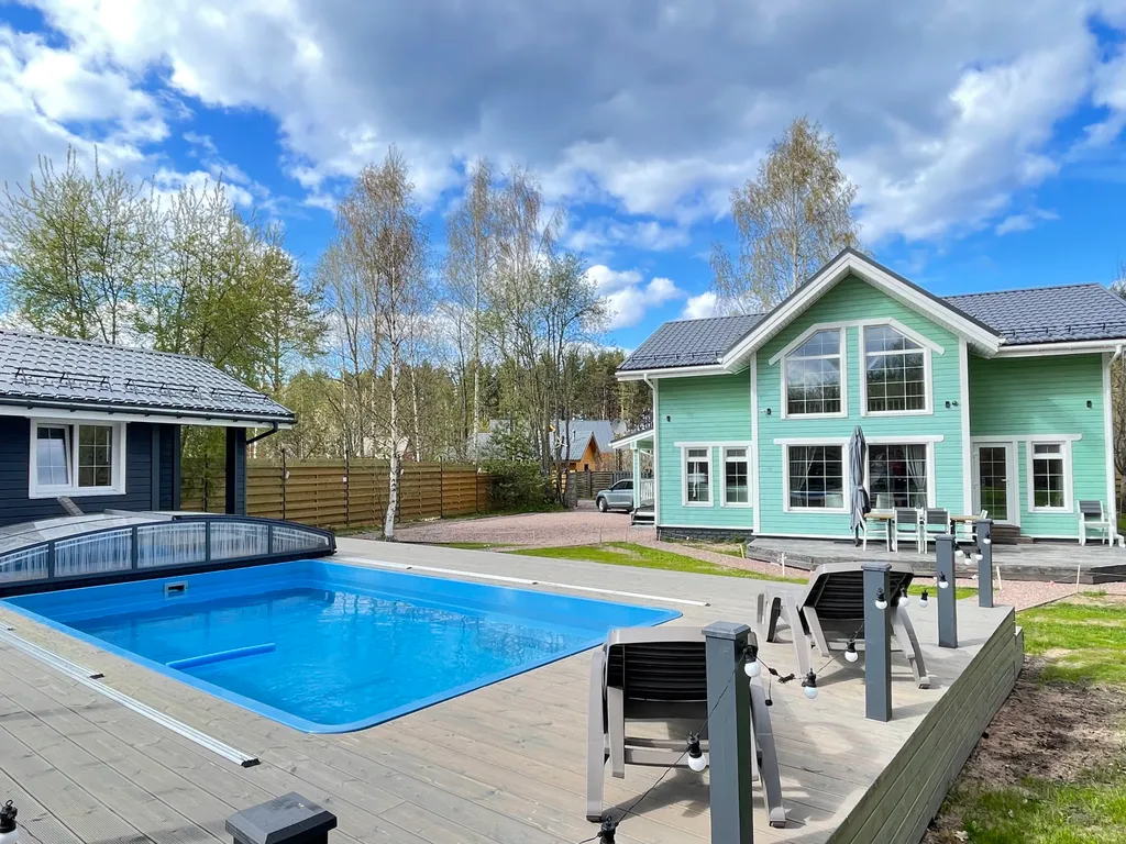 Коттедж Дом с бассейном в Карелии — Деревянное