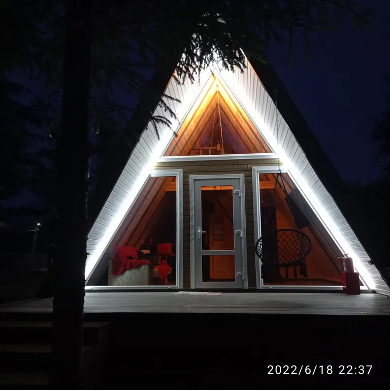 Коттедж Гостевой дом шале а-фрейм в ёлках с пятнистыми оленями и русской баней — Можайск