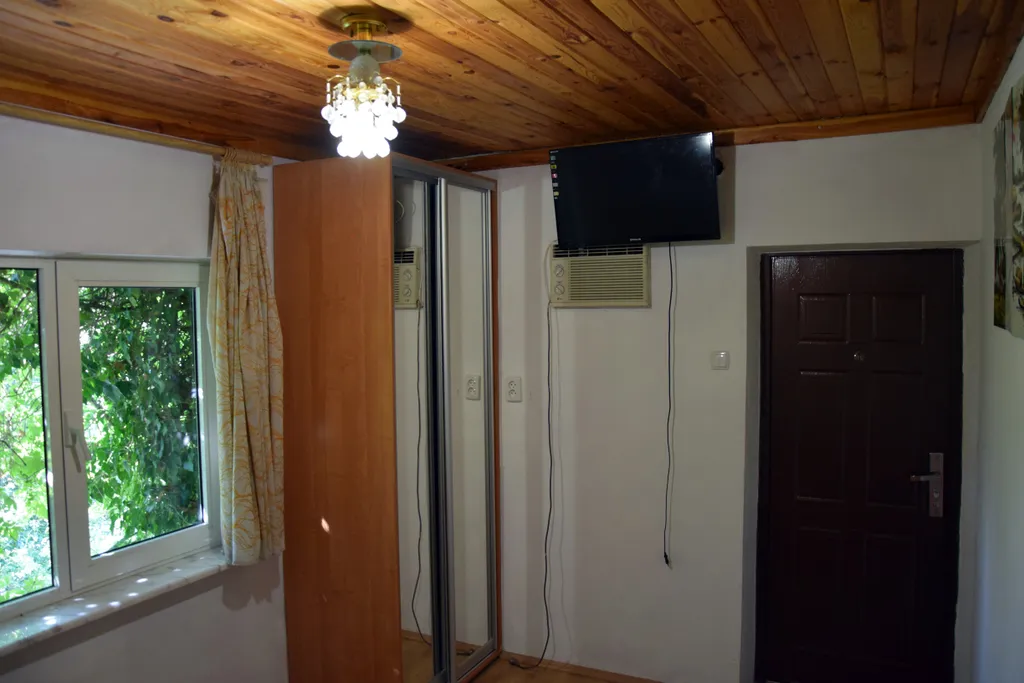 Двухкомнатный домик с видом в сад