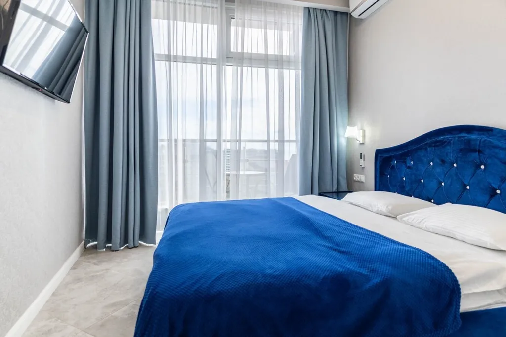 Квартира Трёхкомнатный люкс, вид на море, набережная и пляж в 5 минутах, центр — аренда посуточно в Сочи