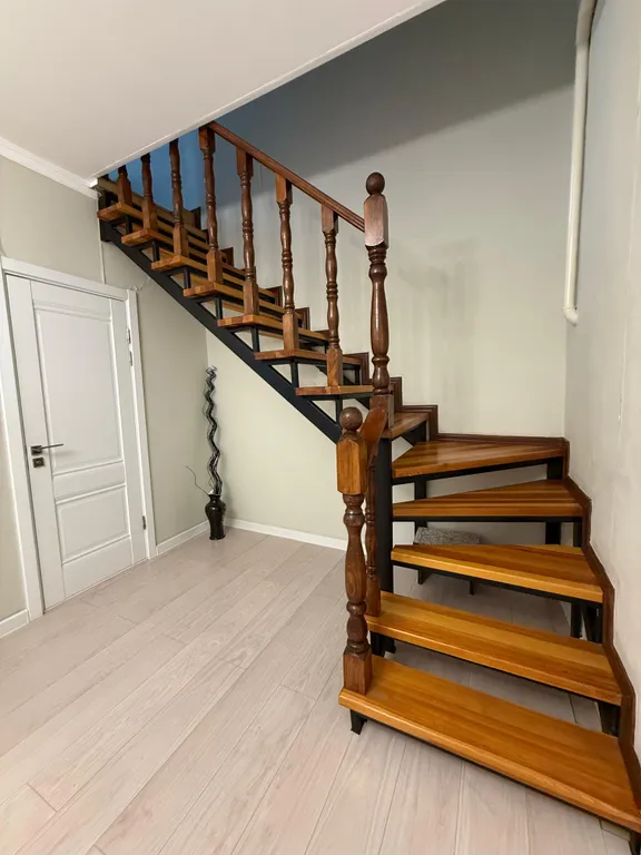 Двухэтажный дом в центре