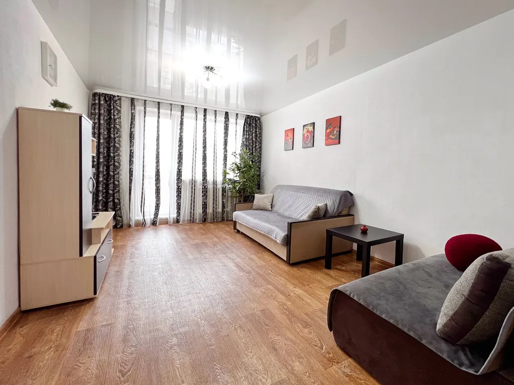 Комфортная двухкомнатная квартира в центре города на пятерых гостей