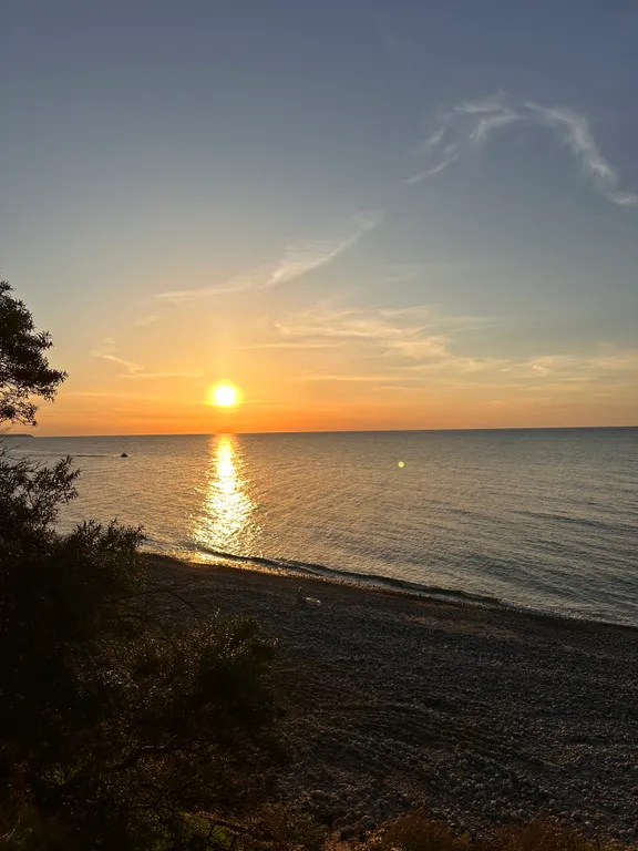 Апартаменты комфорт-класса в новом доме на берегу моря