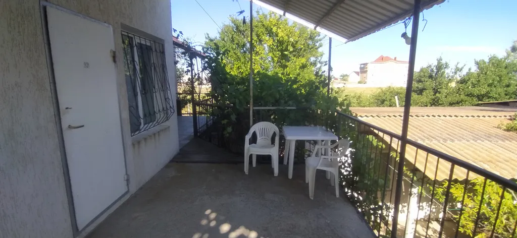 Трехместный номер (подходит для семьи из 4 чел), небольшой эконом